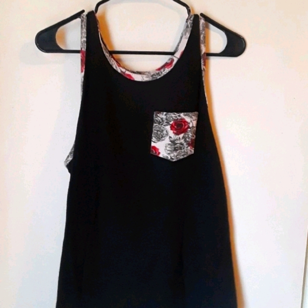 Rose pocket tank top